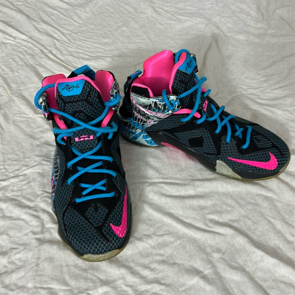 Nike LeBron XII Youth basketball sneakers size 3.5Y